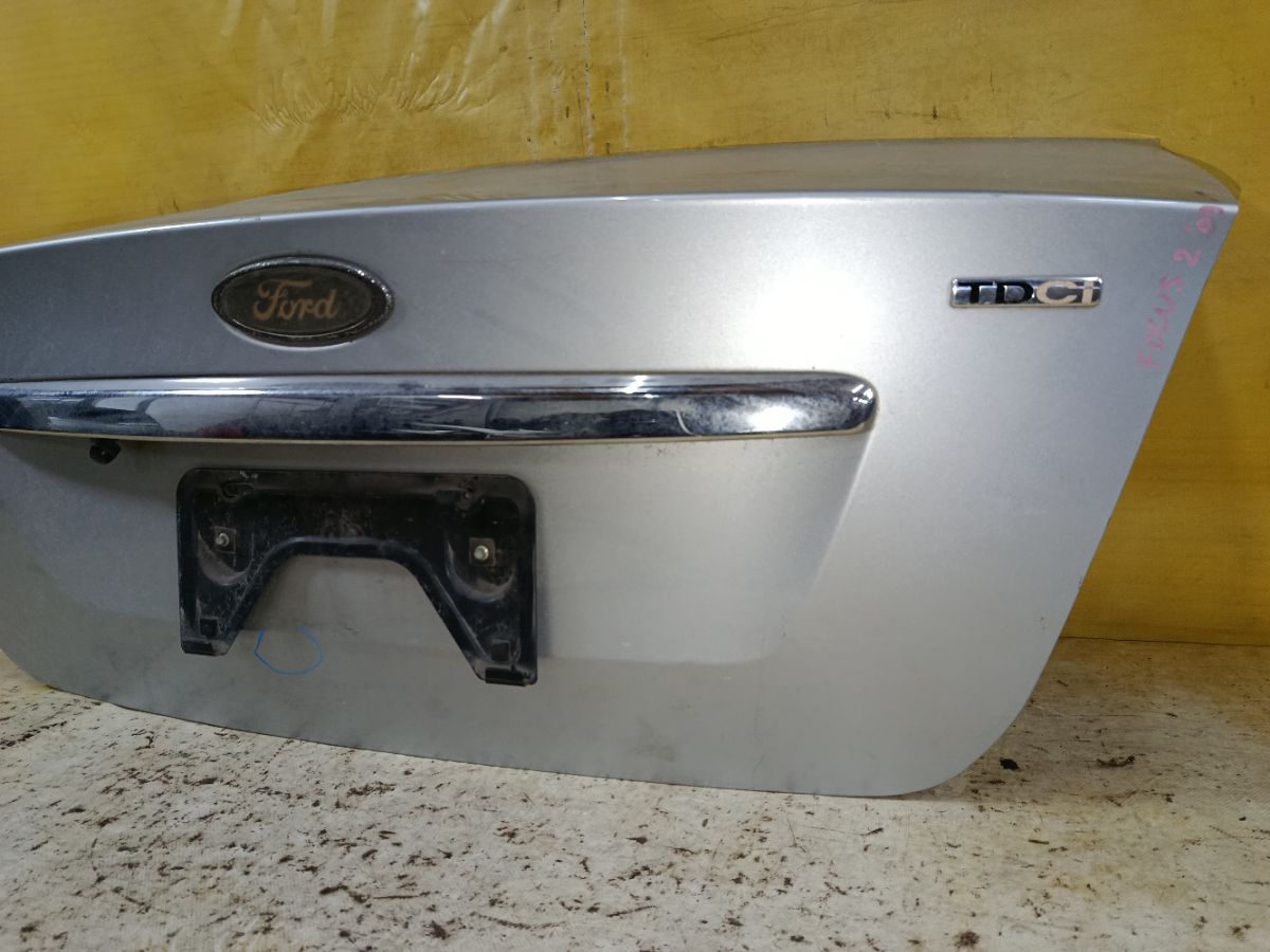 Крышка багажника на Ford Focus 2 Фото 5