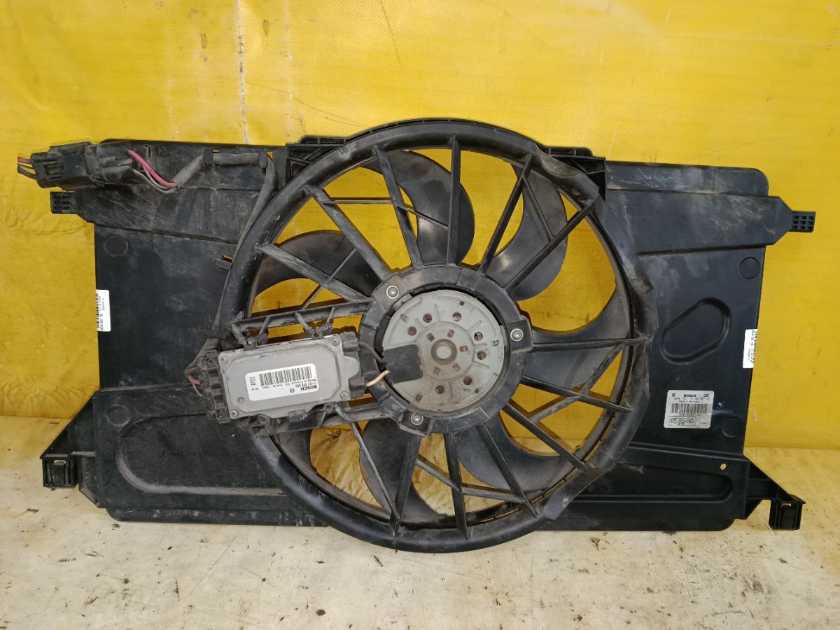 Вентилятор радиатора ДВС 0130307147, 7M51-8C607-AB, 1137328365 на Ford Focus 2 Фото 1