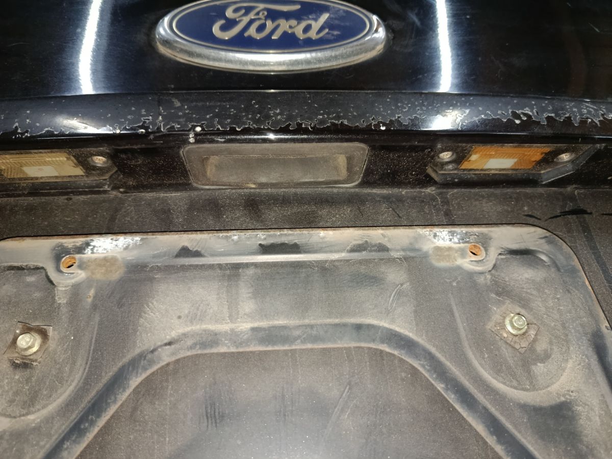 Крышка багажника на Ford Focus 2 Фото 8