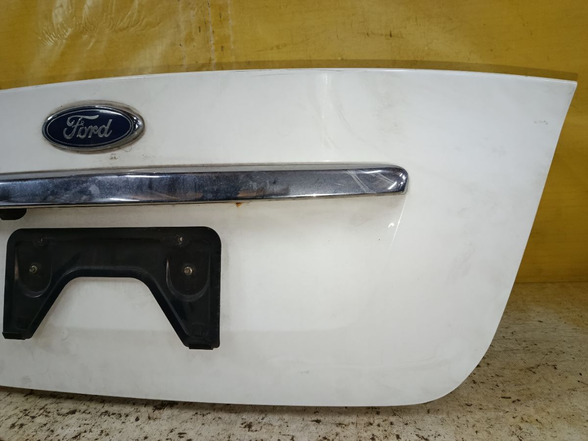 Крышка багажника на Ford Focus 2 Фото 4