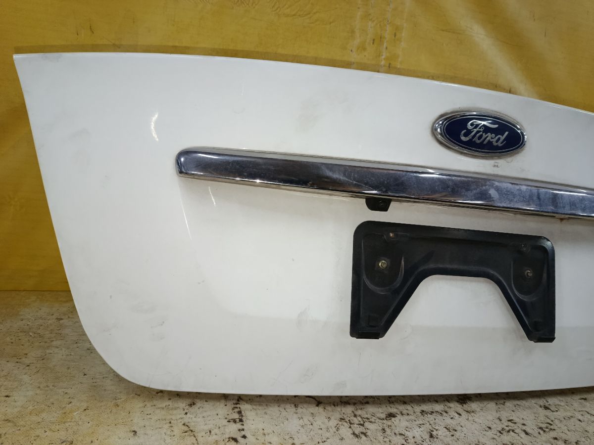 Крышка багажника на Ford Focus 2 Фото 5