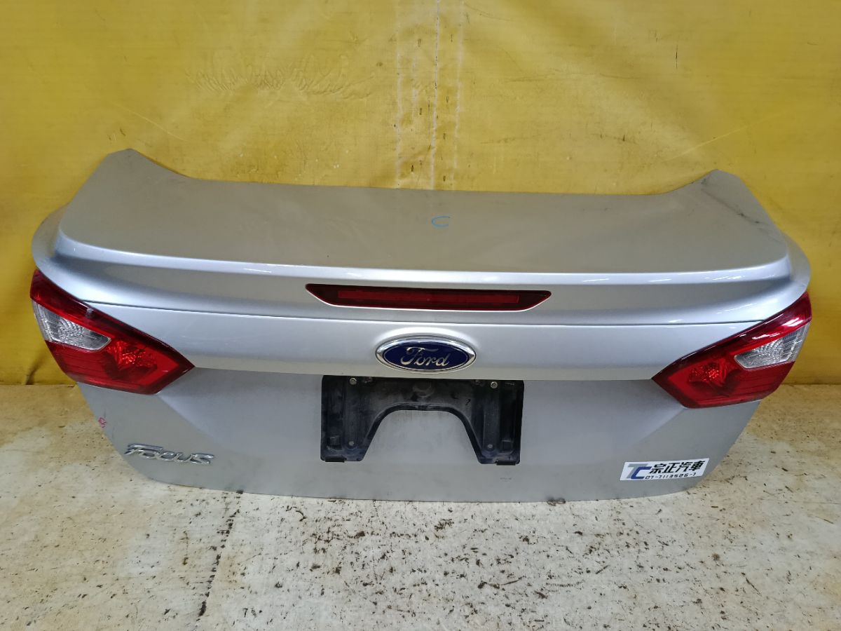 Крышка багажника на Ford Focus 3 Фото 1