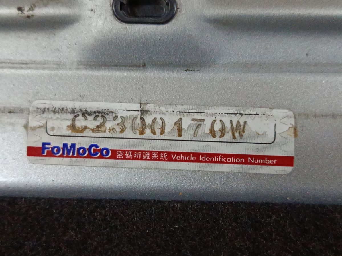 Крышка багажника на Ford Focus 3 Фото 9