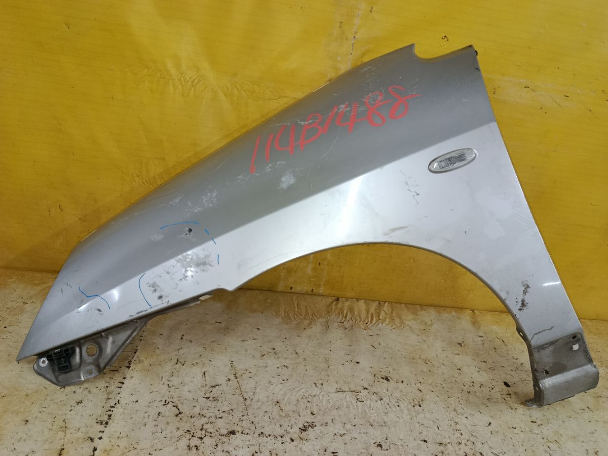 Крыло переднее на Suzuki Liana RC31S Фото 1