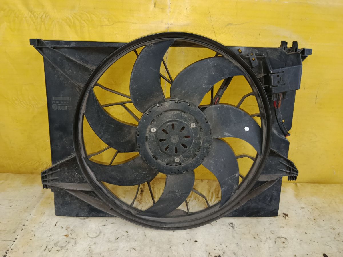 Вентилятор радиатора ДВС A2215000993 на Mercedes-Benz S-Class W221 272.965 Фото 1