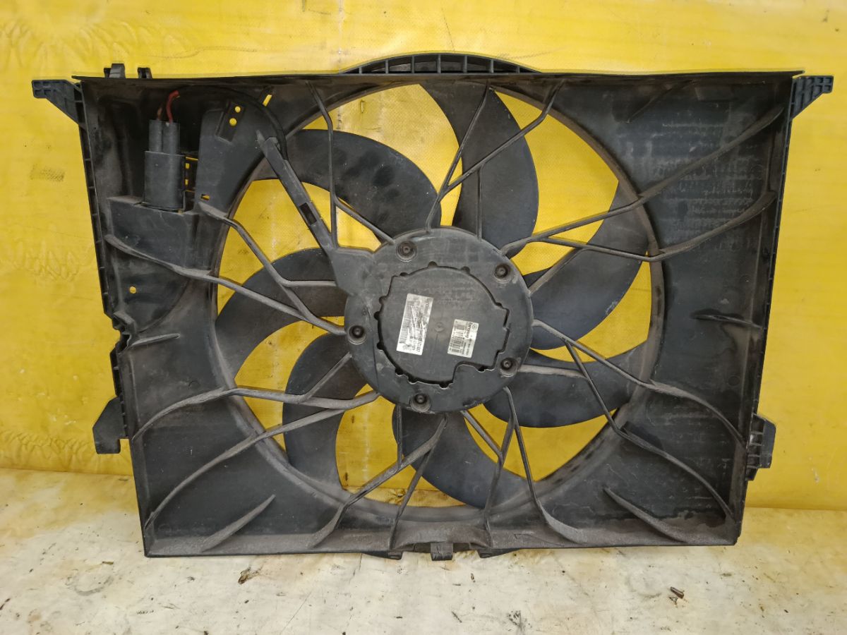 Вентилятор радиатора ДВС A2215000993 на Mercedes-Benz S-Class W221 272.965 Фото 4