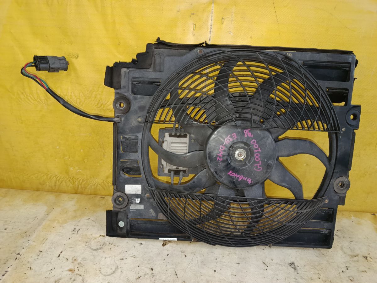 Вентилятор радиатора кондиционера на Bmw 5-Series E39-DD21 M52 Фото 1