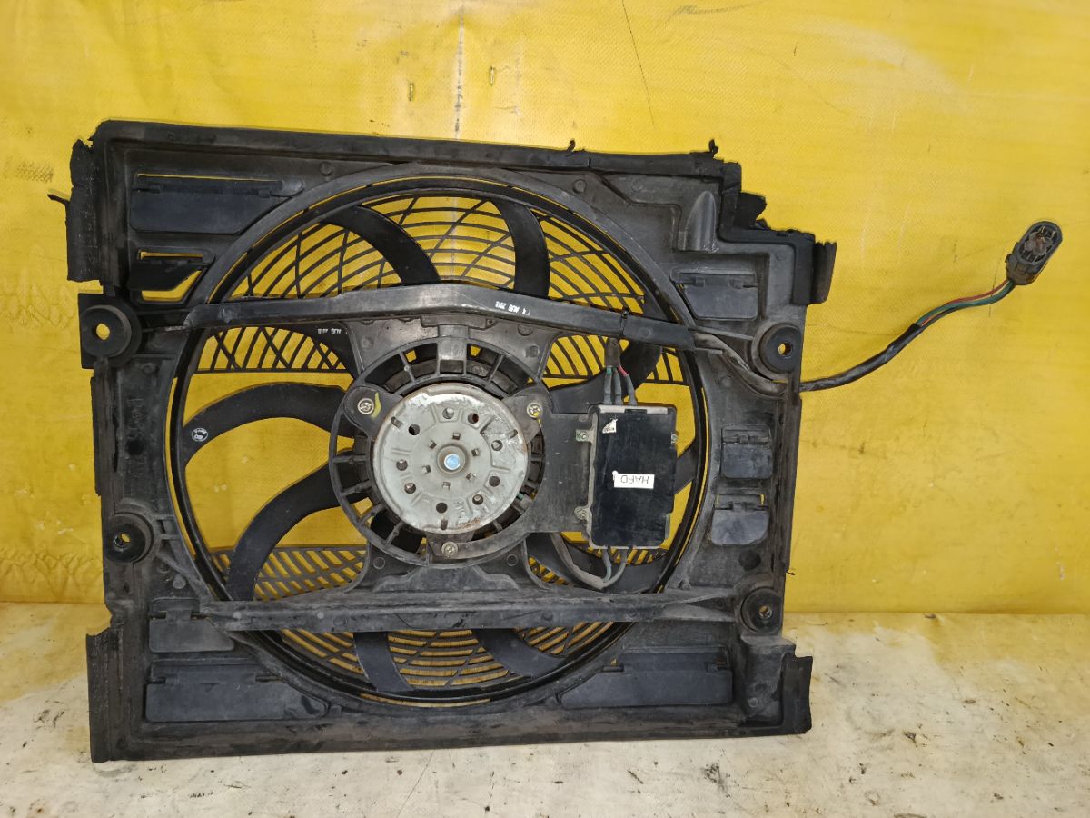 Вентилятор радиатора кондиционера на Bmw 5-Series E39-DD21 M52 Фото 2