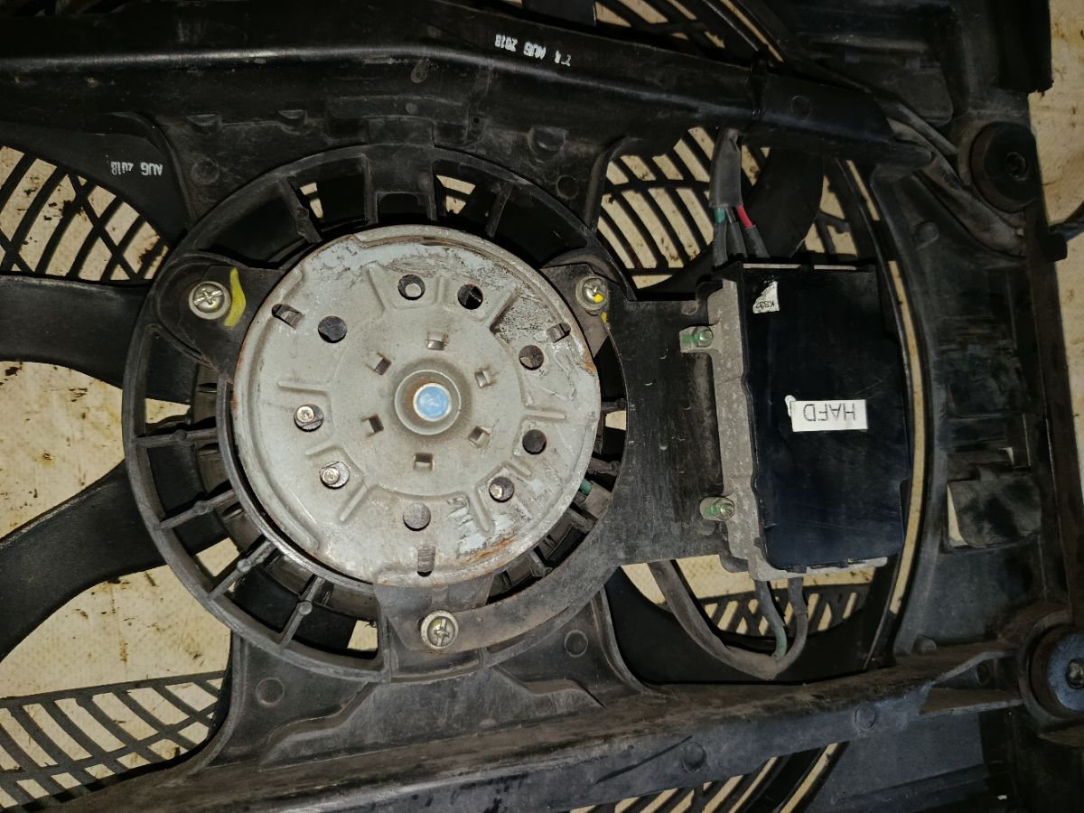 Вентилятор радиатора кондиционера на Bmw 5-Series E39-DD21 M52 Фото 3