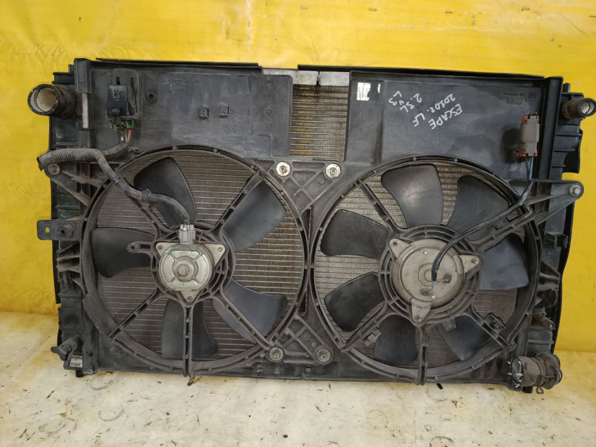 Радиатор ДВС на Ford Escape LFAL3P L3 Фото 3