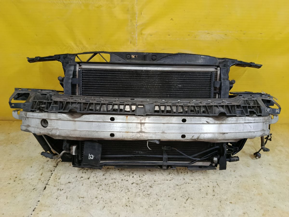 Телевизор на Audi A4 8E BBJ Фото 1