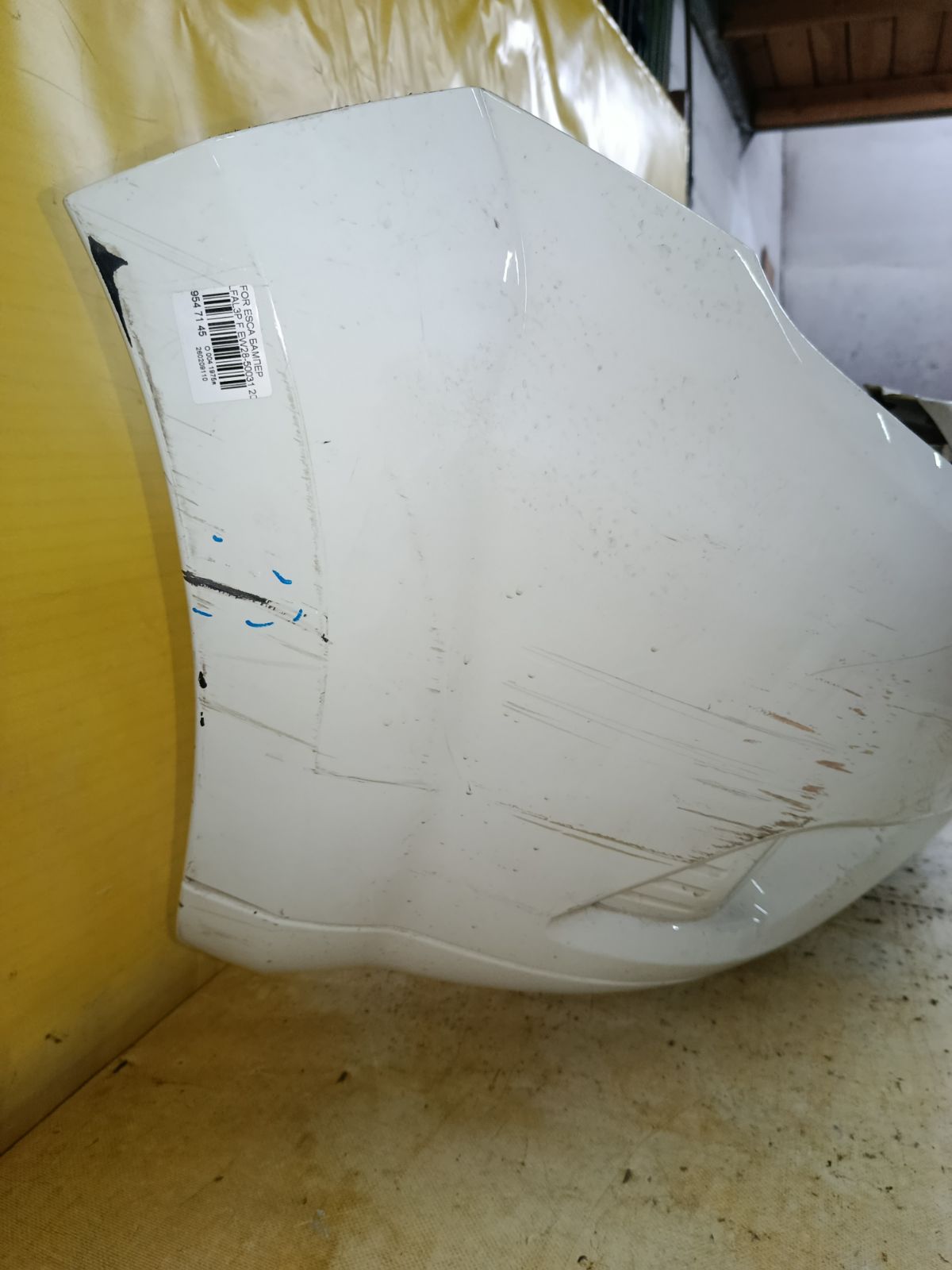 Бампер EW28-50031 на Ford Escape LFAL3P Фото 7