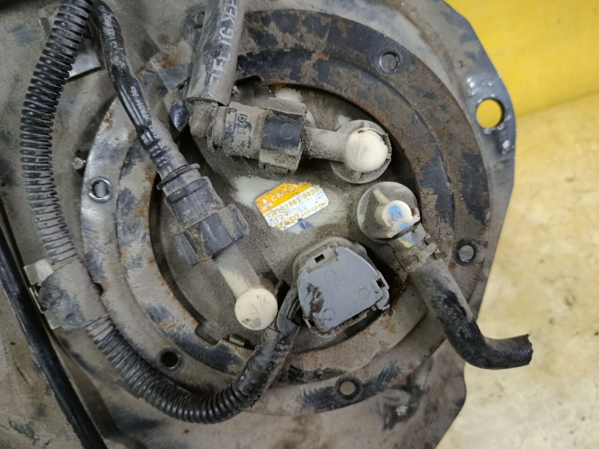 Бак топливный на Mitsubishi Chariot Grandis N84W 4G64 Фото 3