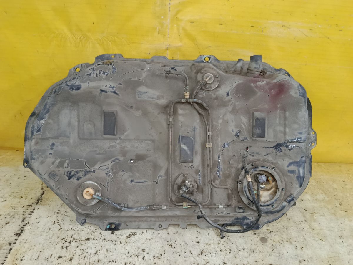 Бак топливный на Mitsubishi Lancer CS2A 4G15 Фото 1