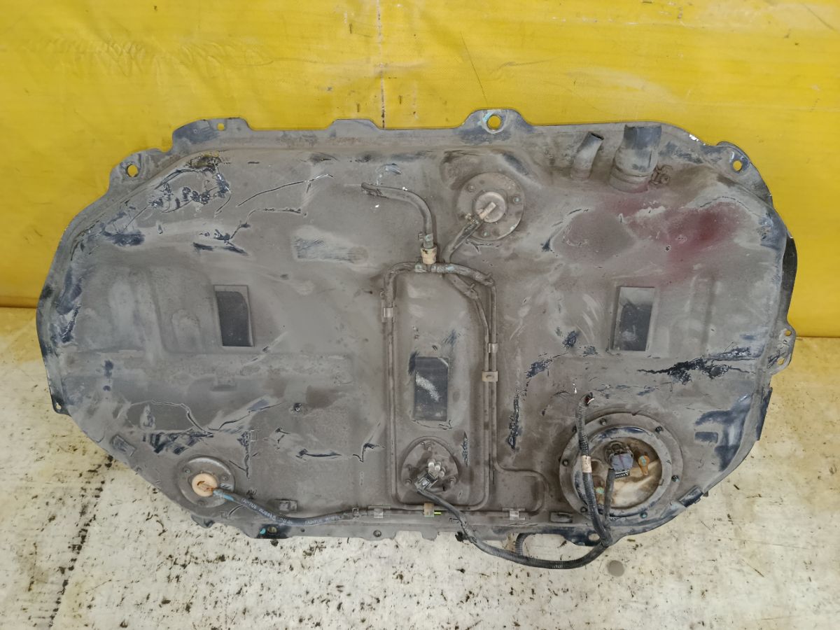 Бак топливный на Mitsubishi Lancer CS2A 4G15 Фото 2