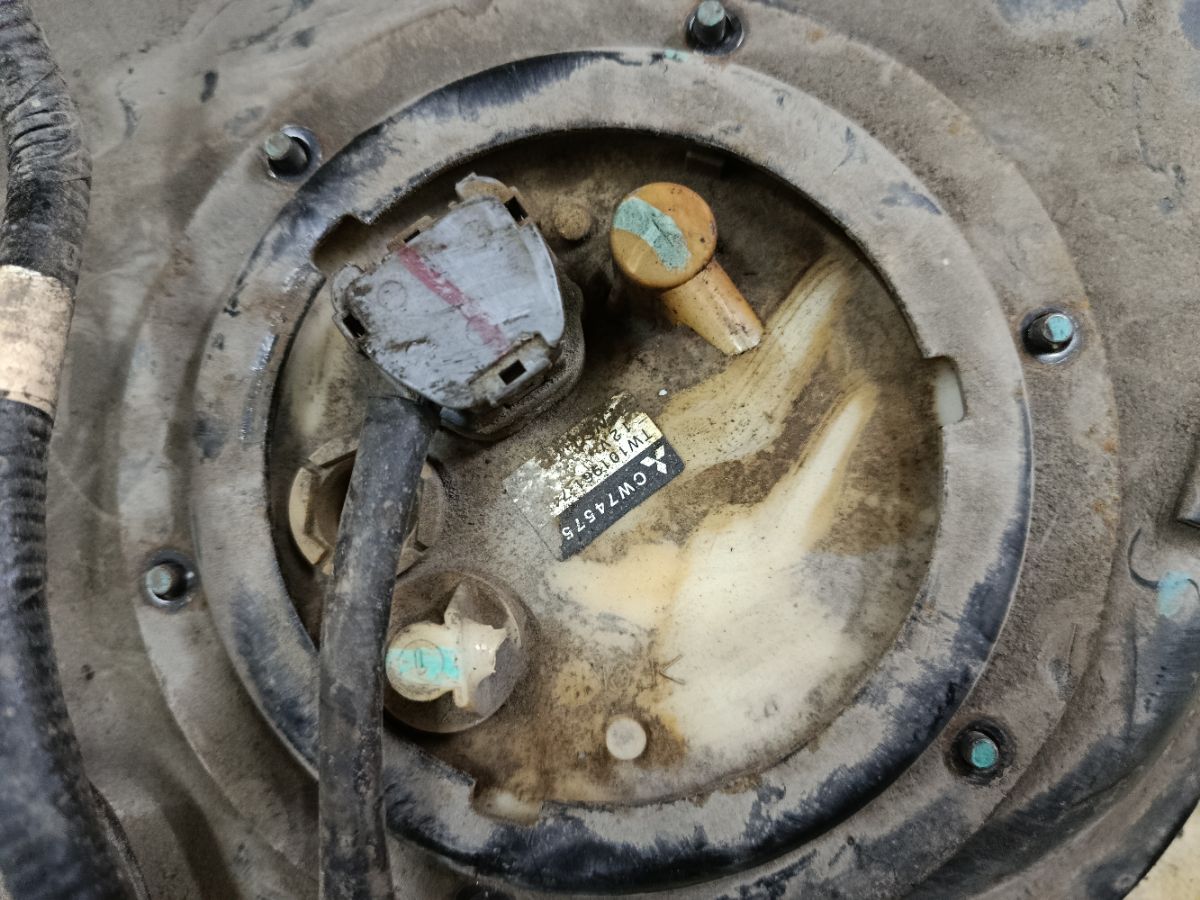 Бак топливный на Mitsubishi Lancer CS2A 4G15 Фото 3