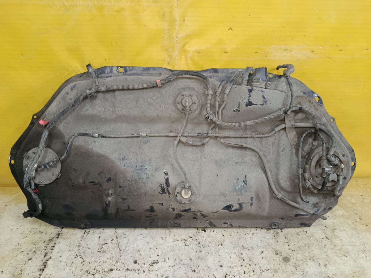 Бак топливный на Mitsubishi Chariot Grandis N84W 4G64 Фото 1