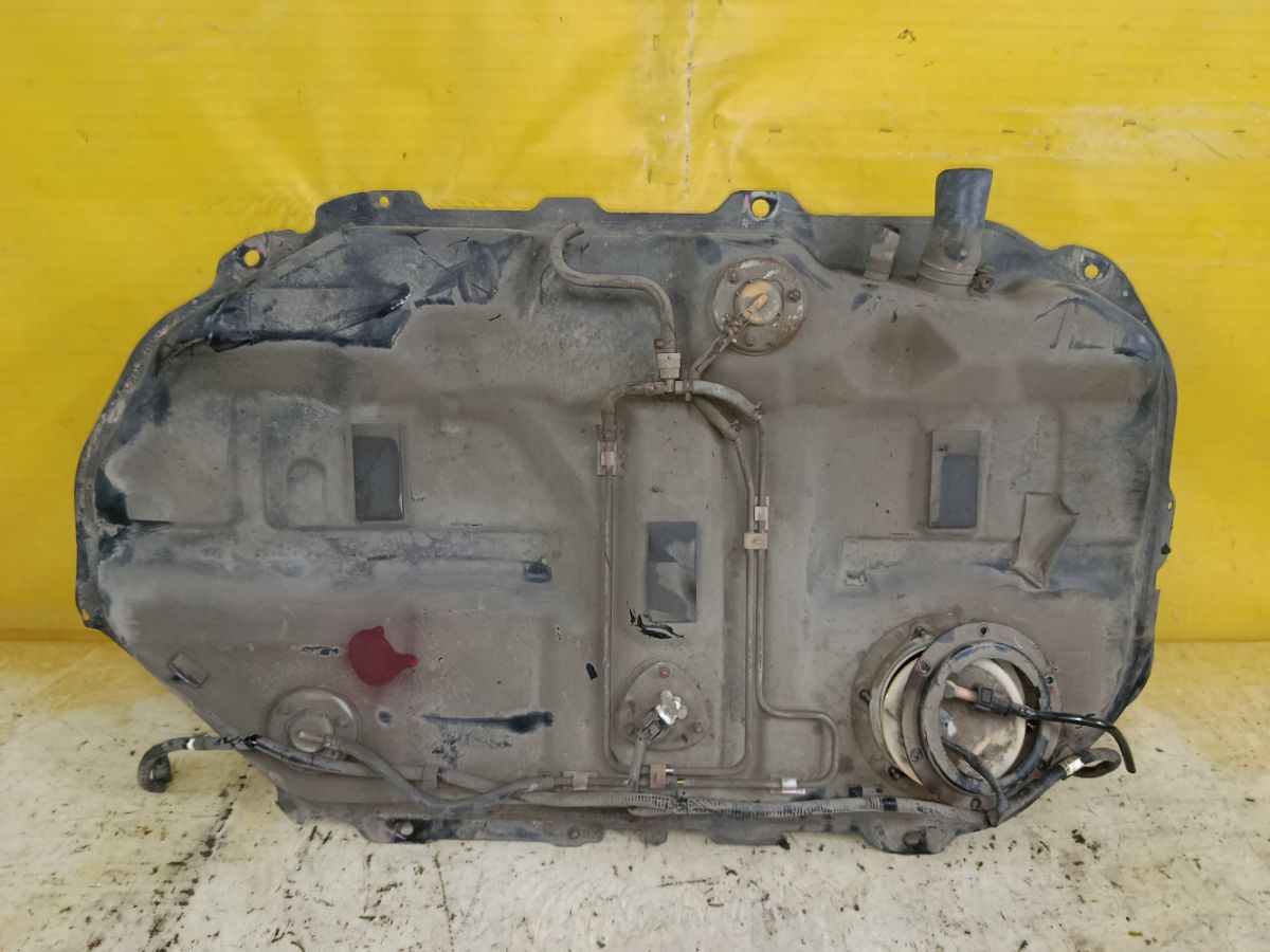 Бак топливный на Mitsubishi Lancer CS2A 4G15 Фото 1