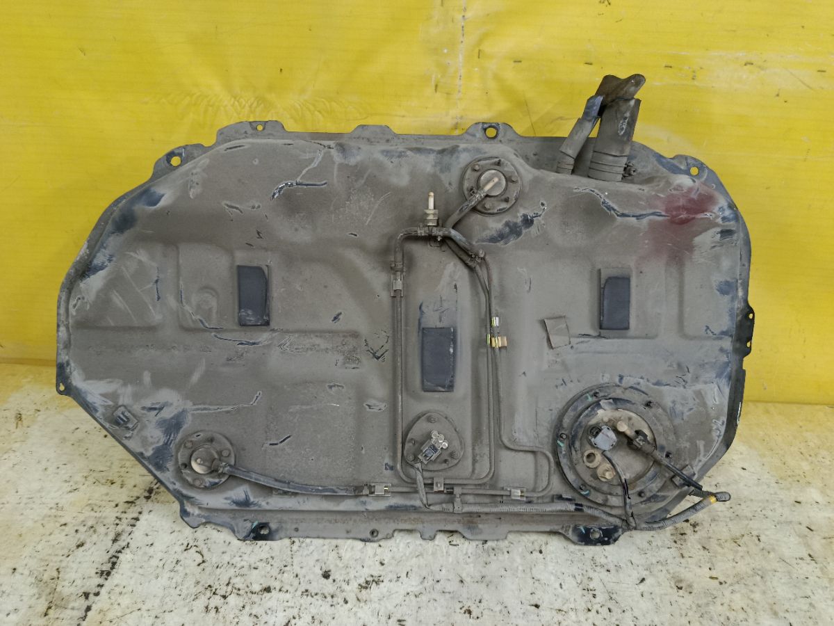 Бак топливный на Mitsubishi Lancer CS2A 4G15 Фото 1