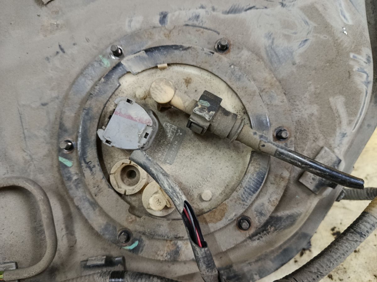 Бак топливный на Mitsubishi Lancer CS2A 4G15 Фото 3