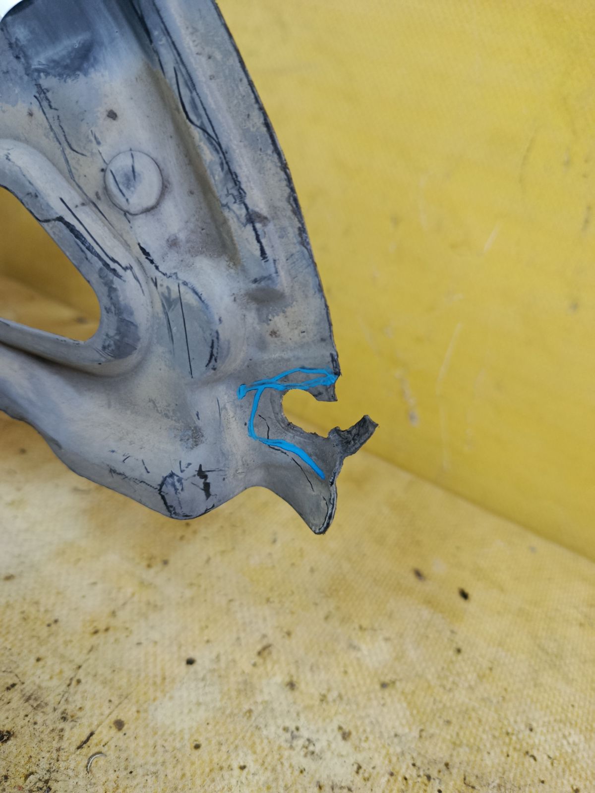 Подкрылок 63845-9Y500 на Nissan Teana J31 VQ23DE Фото 3