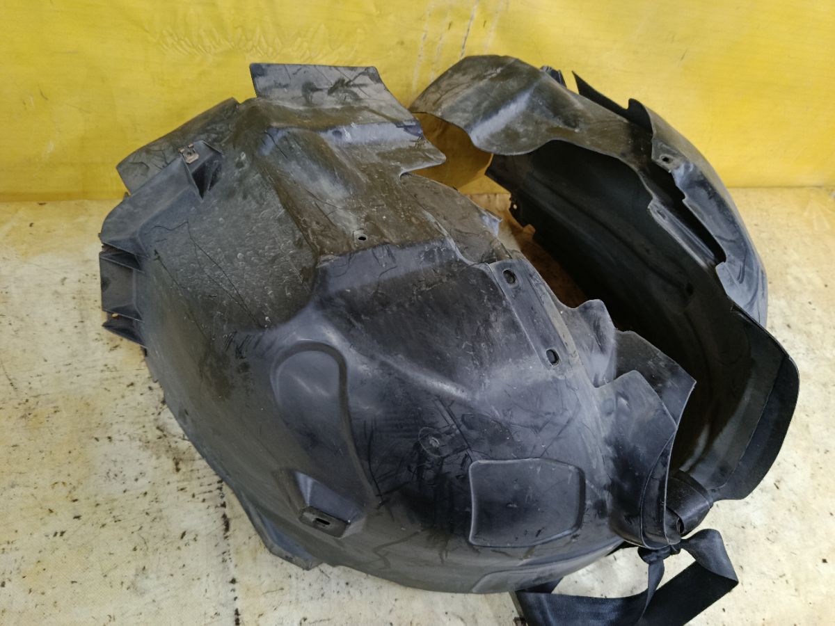 Подкрылок AM51-R16115-AE, AM51-R16114-AE на Ford Focus 3 PNDA Фото 3