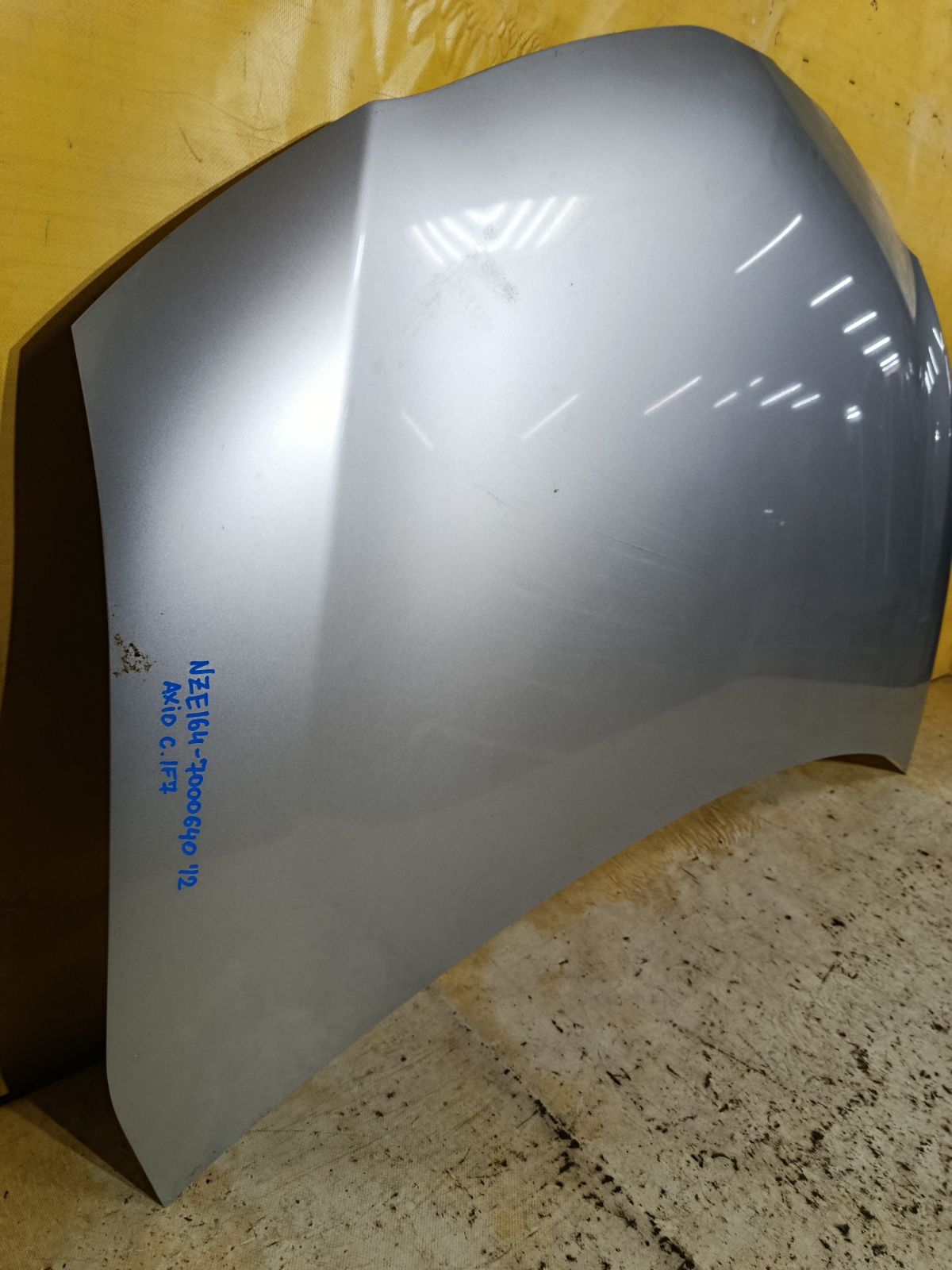 Капот на Toyota Corolla Axio NZE164 Фото 3