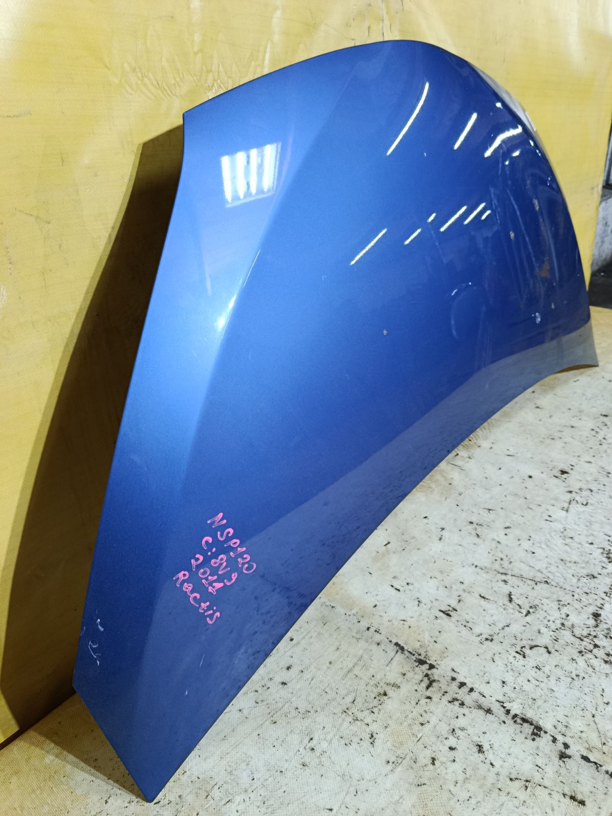 Капот на Toyota Ractis NCP120 Фото 3