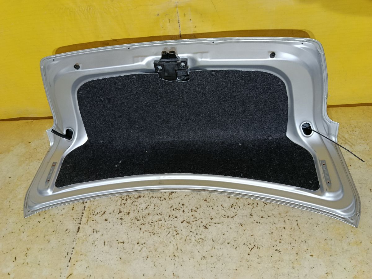 Крышка багажника на Toyota Corolla Axio NZE164 Фото 7