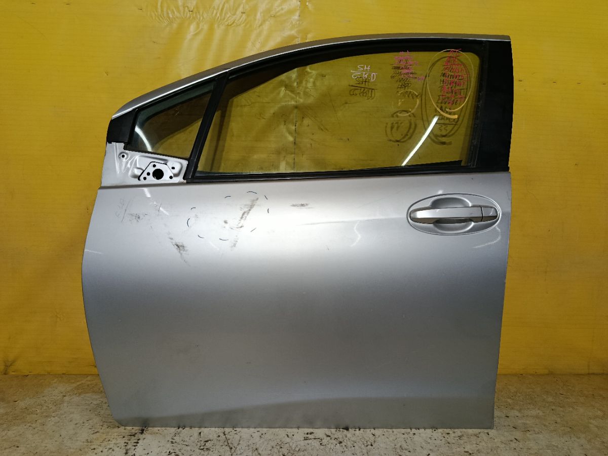 Дверь боковая на Toyota Vitz KSP130 Фото 1