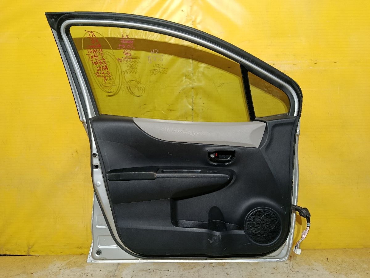 Дверь боковая на Toyota Vitz KSP130 Фото 6