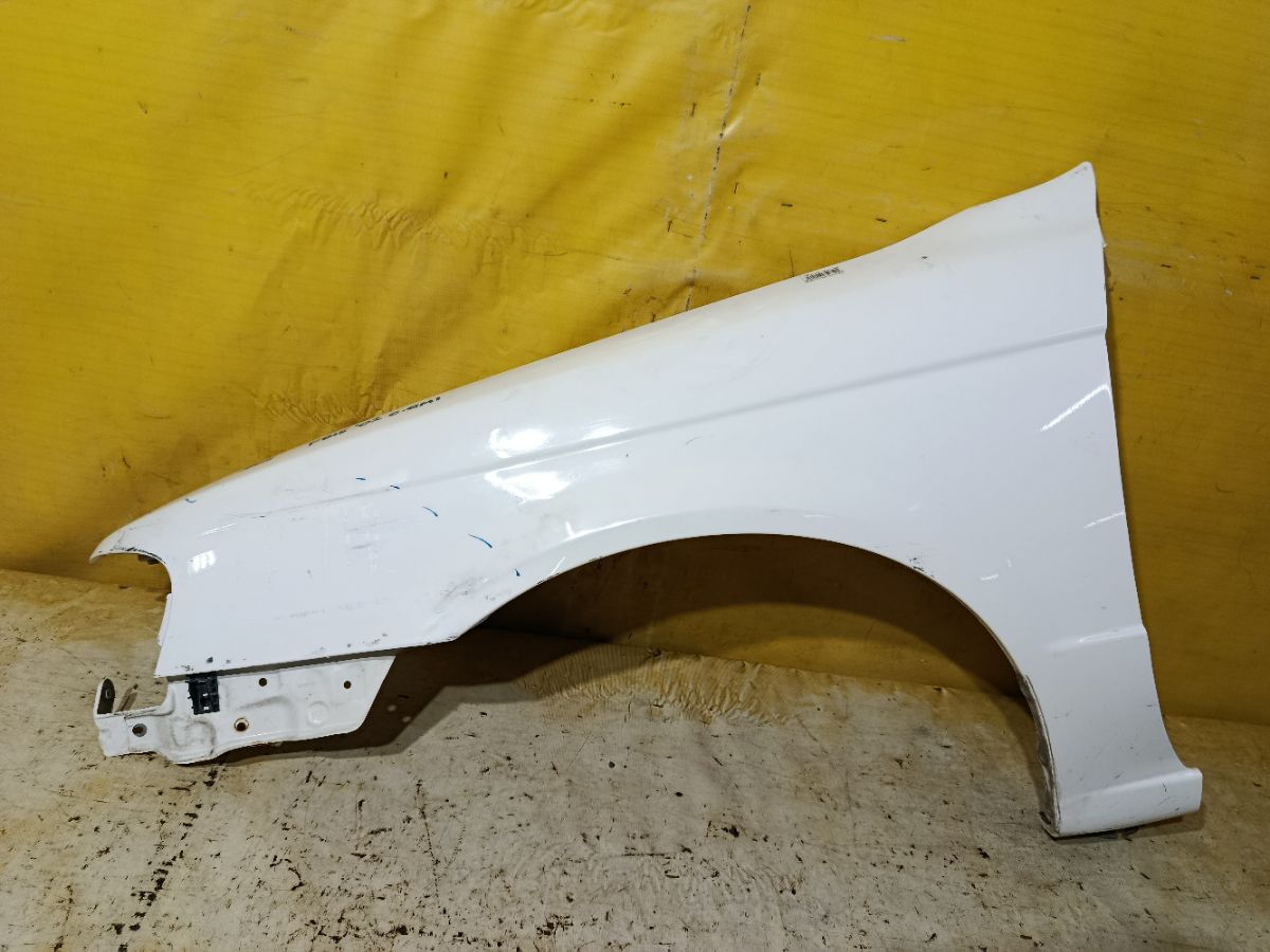 Крыло переднее на Nissan Sunny FB15 Фото 1