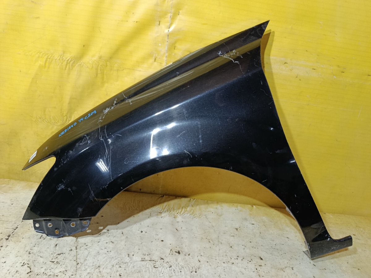 Крыло переднее на Toyota Corolla Fielder NZE164G Фото 1