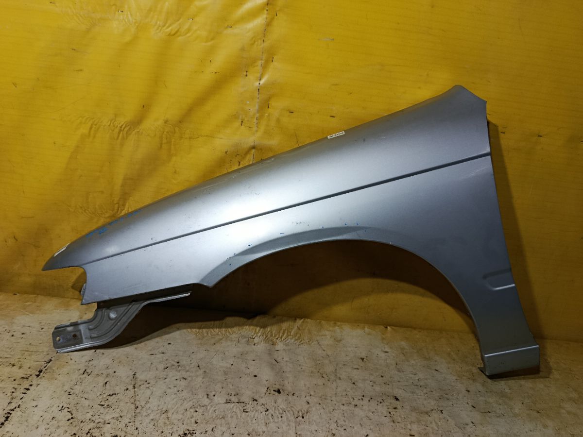 Крыло переднее на Nissan Expert VNW11 Фото 1