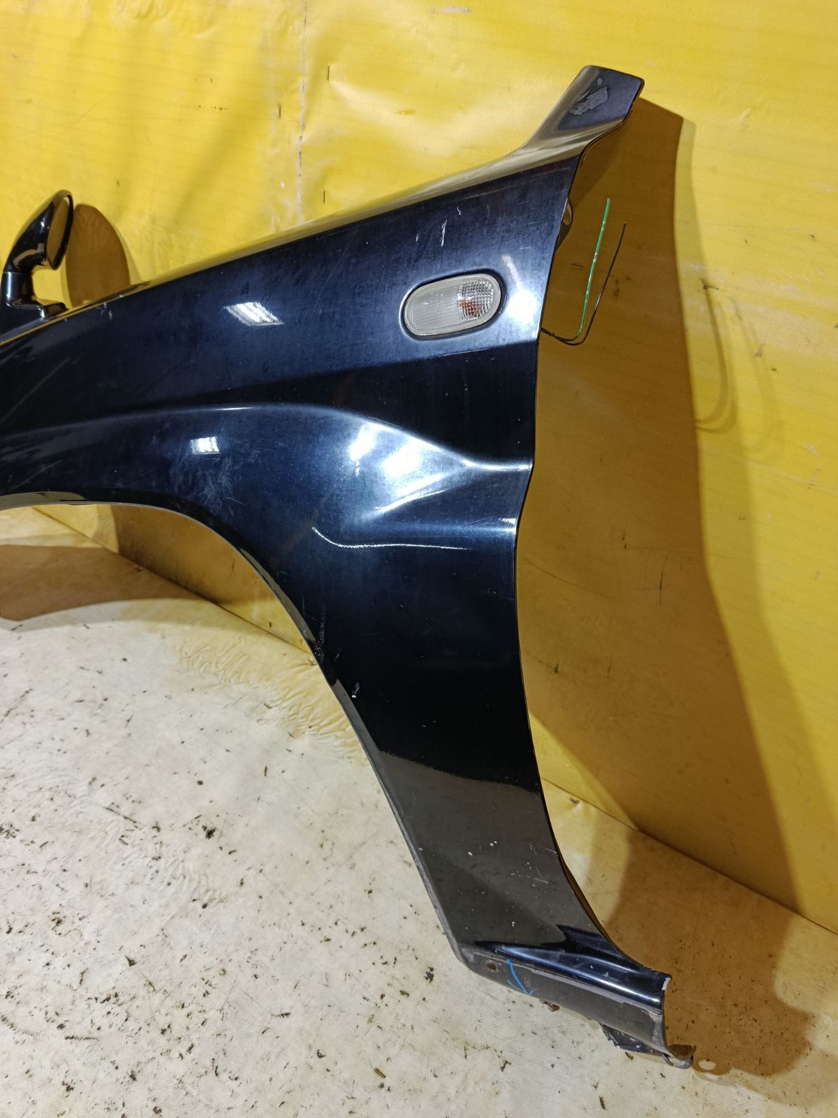 Крыло переднее на Mitsubishi Pajero Io H76W Фото 2