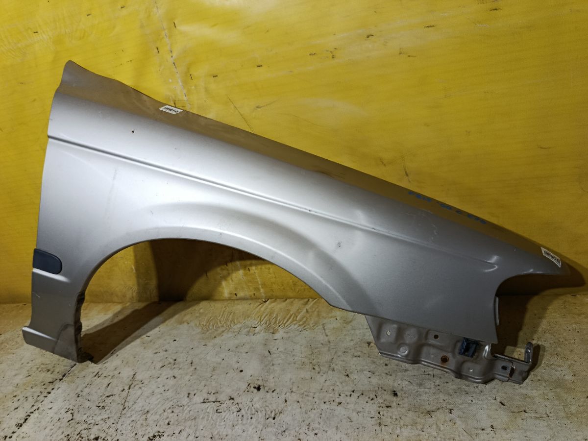 Крыло переднее на Nissan Sunny FB15 Фото 1