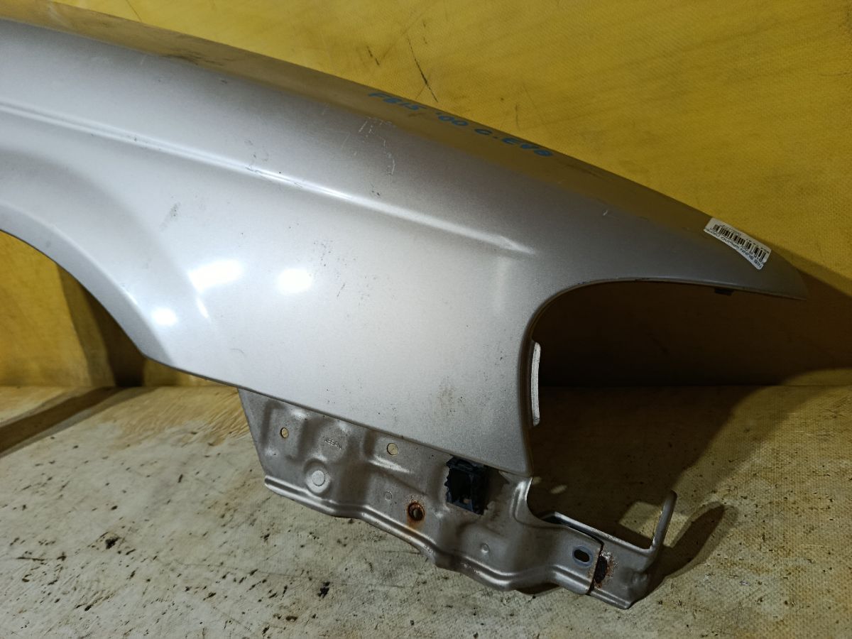 Крыло переднее на Nissan Sunny FB15 Фото 2