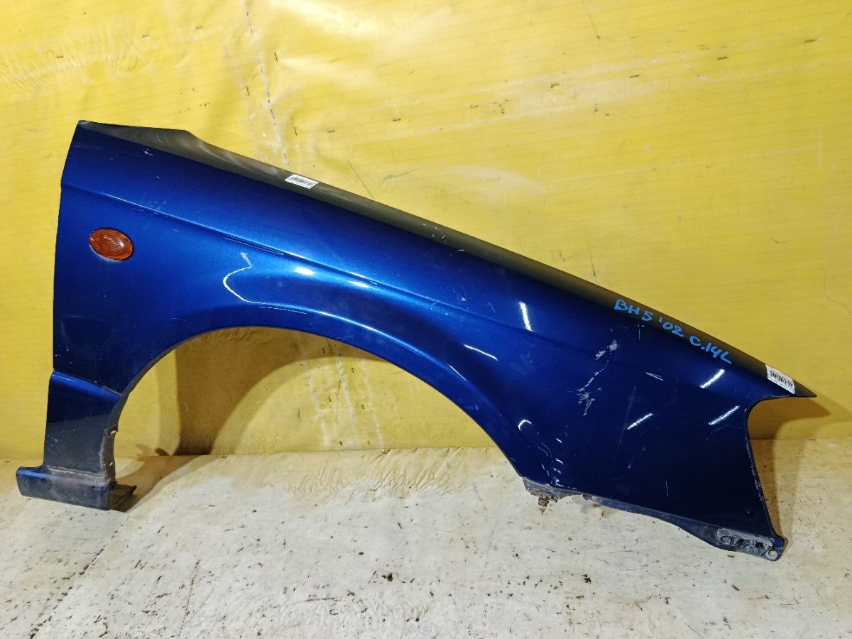 Крыло переднее на Subaru Legacy Wagon BH5 Фото 1