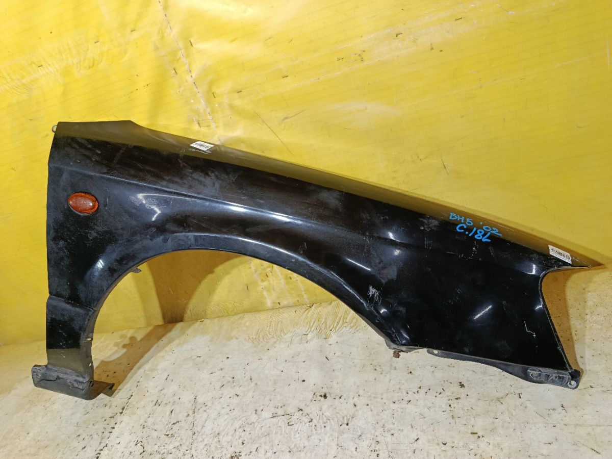 Крыло переднее на Subaru Legacy Wagon BH5 Фото 1