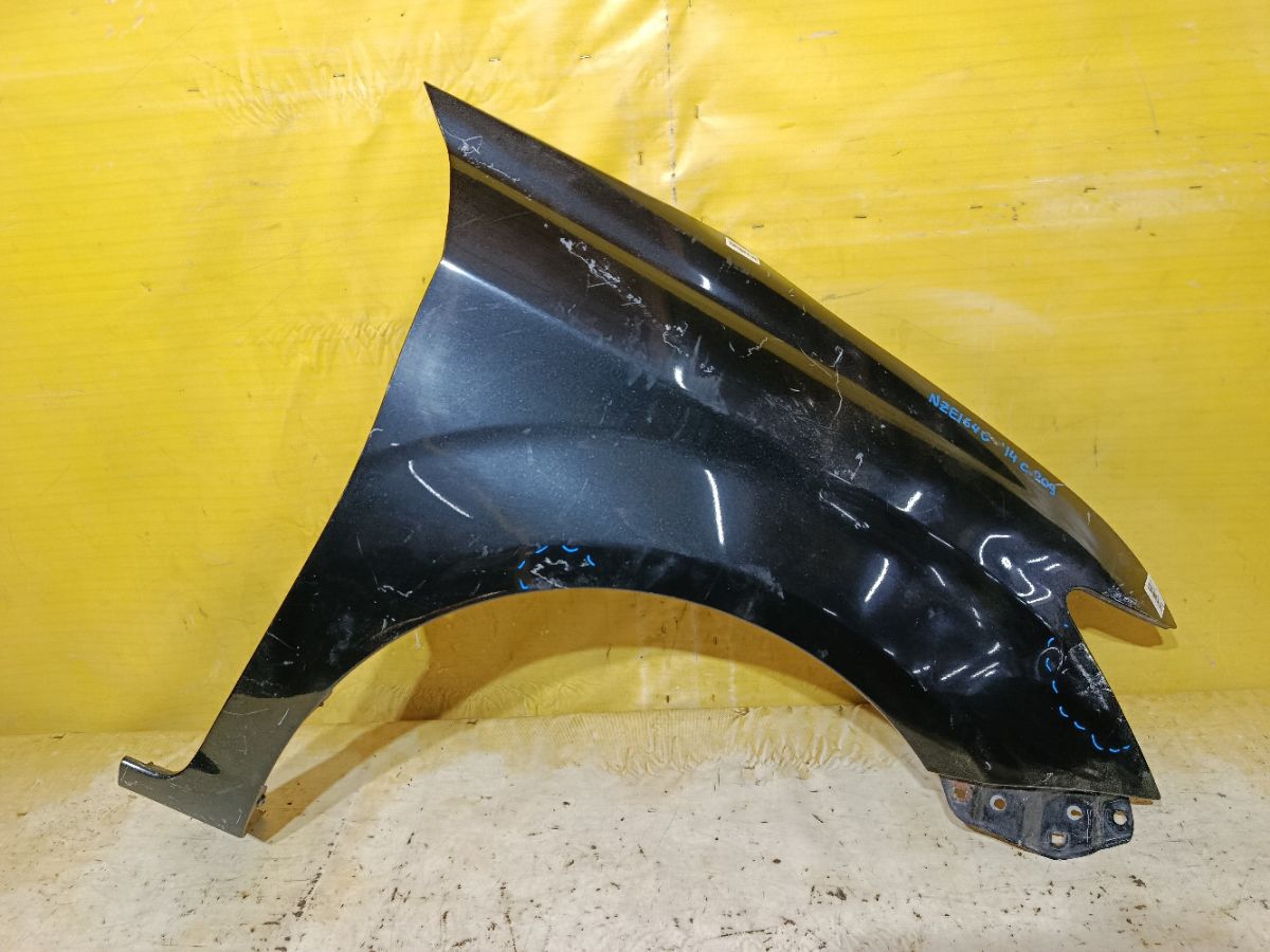 Крыло переднее на Toyota Corolla Fielder NZE164G Фото 1