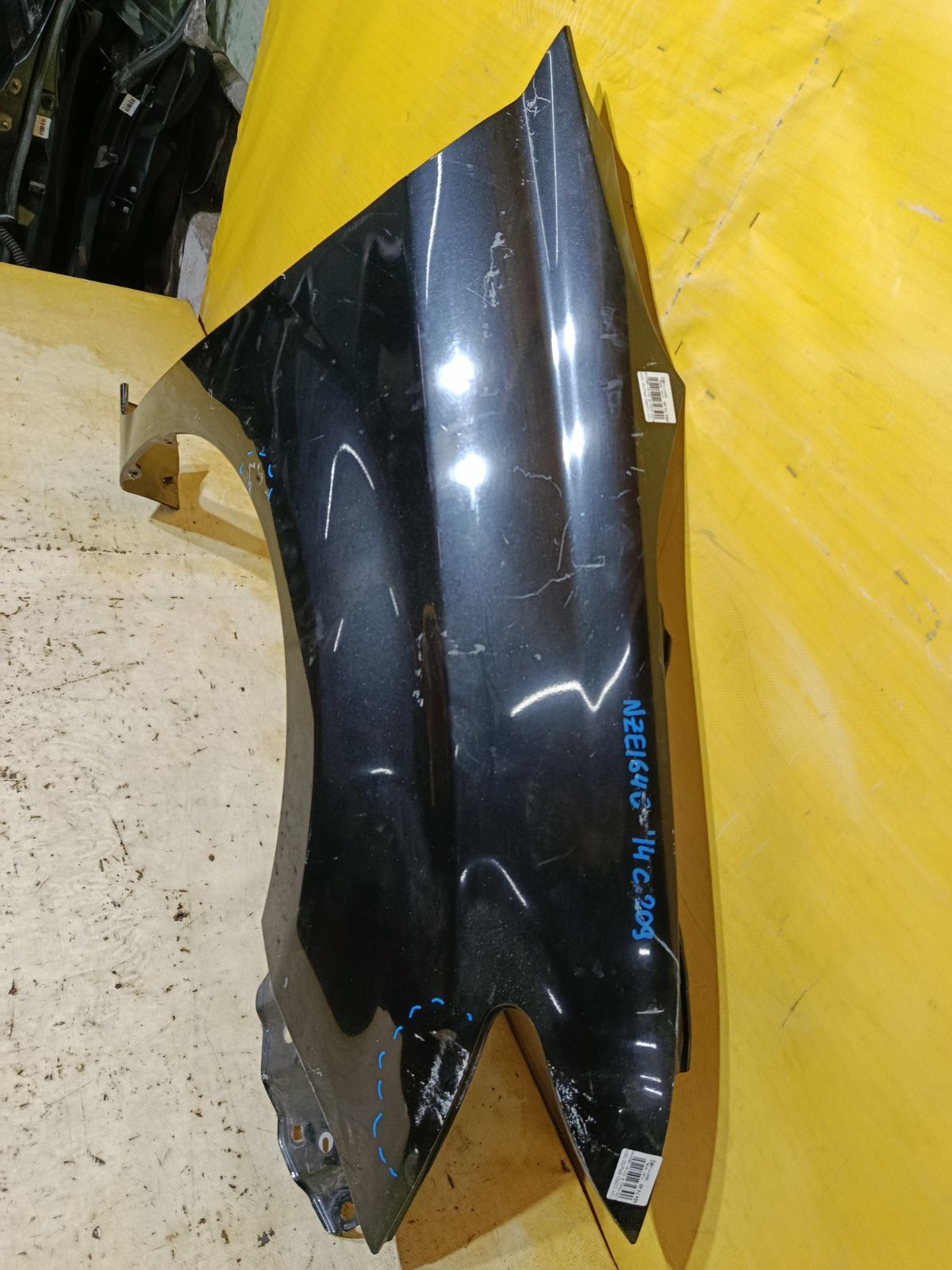 Крыло переднее на Toyota Corolla Fielder NZE164G Фото 6