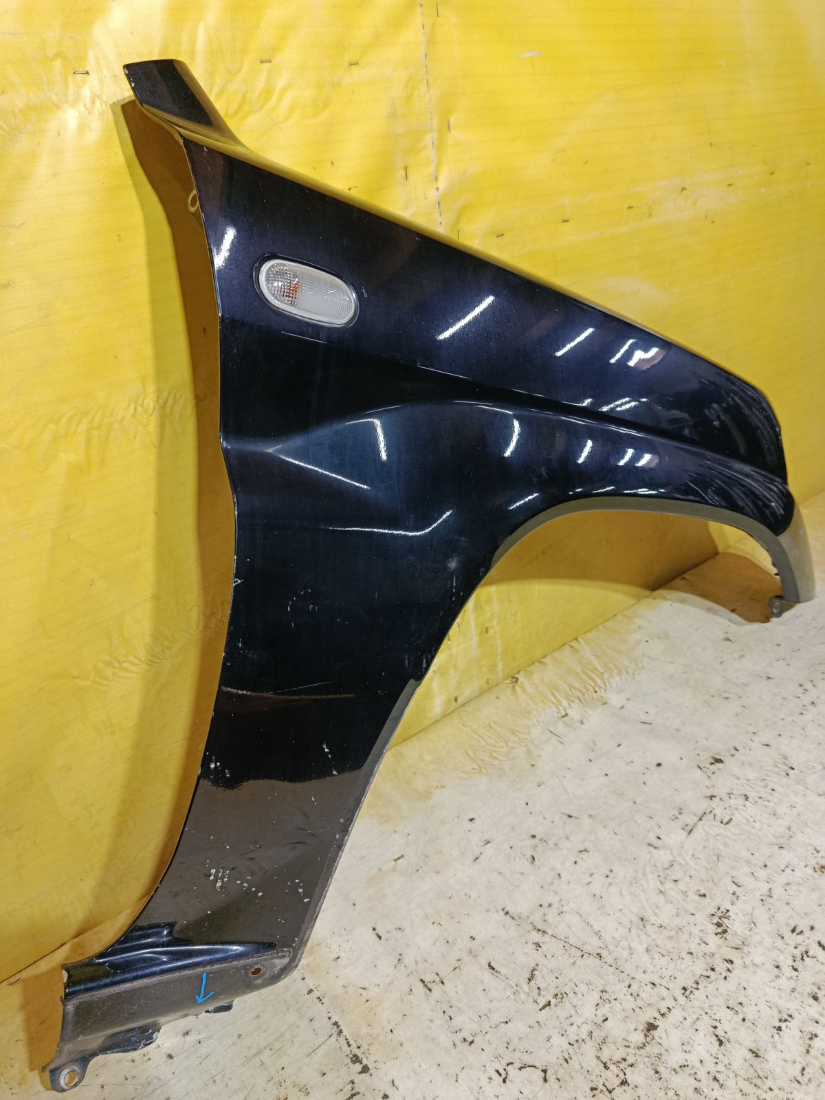 Крыло переднее на Mitsubishi Pajero Io H76W Фото 3