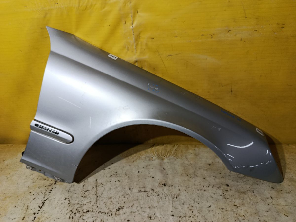 Крыло переднее 0018014708, 12551112, 1307BR, 151172, 1671006, 171301, 2038800218, 203880021867, 2038800818, 3032658, 3032658B, 3513312, 3515312A1, 50 03 02, 500302, 6504043515312P, 6504043515312Q, 8100094, A   203 880 02 18 67, A2038800218, A2038800818, BZ10023AR, BZ10023ARN, FP 4605 312, GD1307BR, MB114022FR, MB20301111R, MD07001600R00, MD07001600R0C, MD07001600R0S, MD070161, MD20300270R, ME0273003, ME0273033, P71BZ023AR, STMD070161 на Mercedes-Benz C-Class Station Wagon S203.246 Фото 1