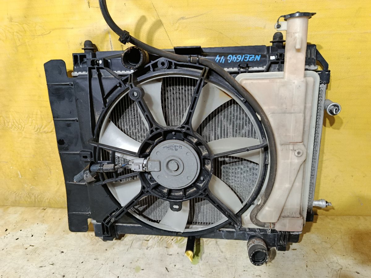 Радиатор ДВС на Toyota Corolla Fielder NZE164G 1NZ-FE Фото 3