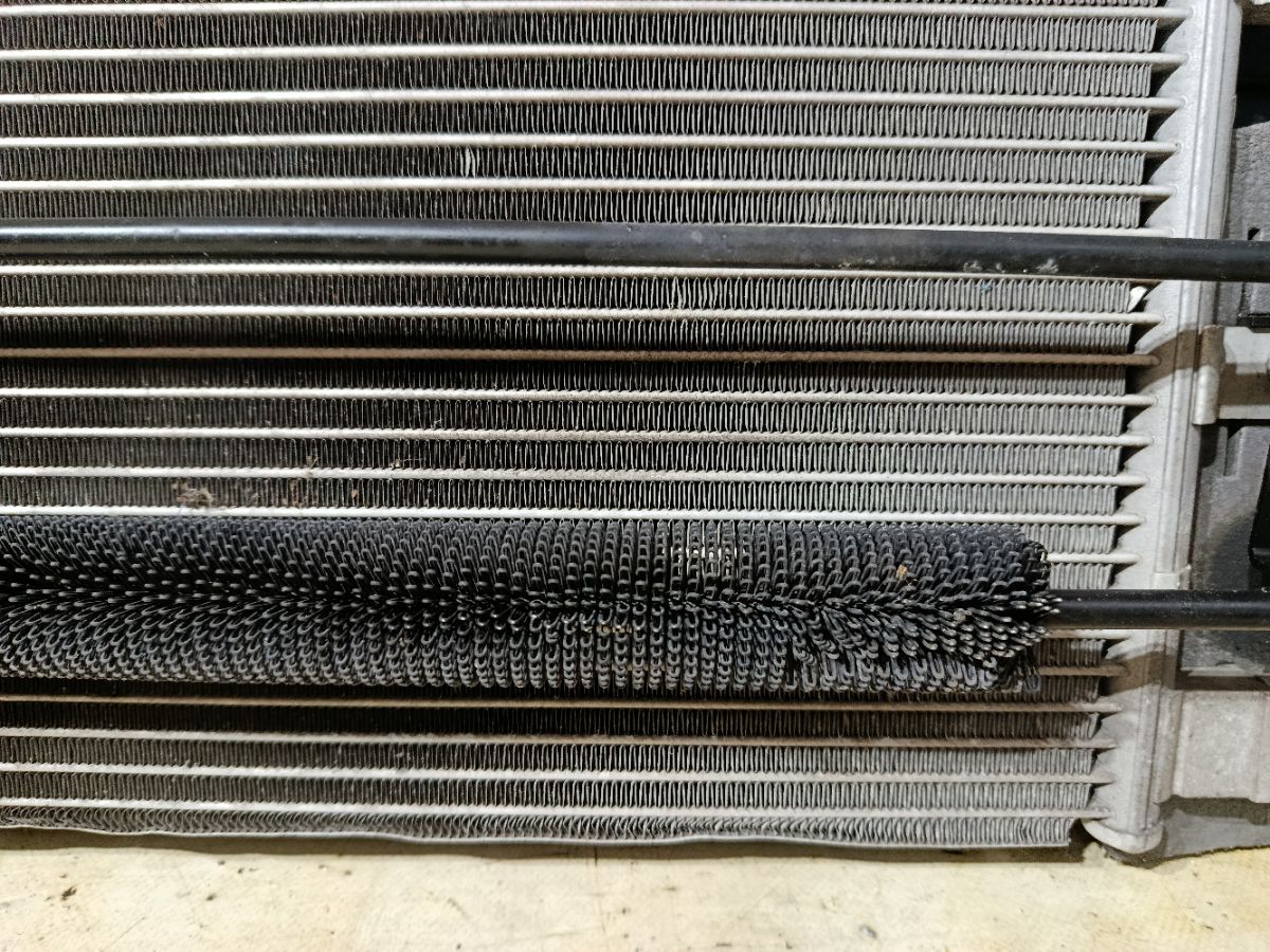 Радиатор ДВС 2W938005AH, 2R8319C600AD на Jaguar Xf X250 AJ30 Фото 2