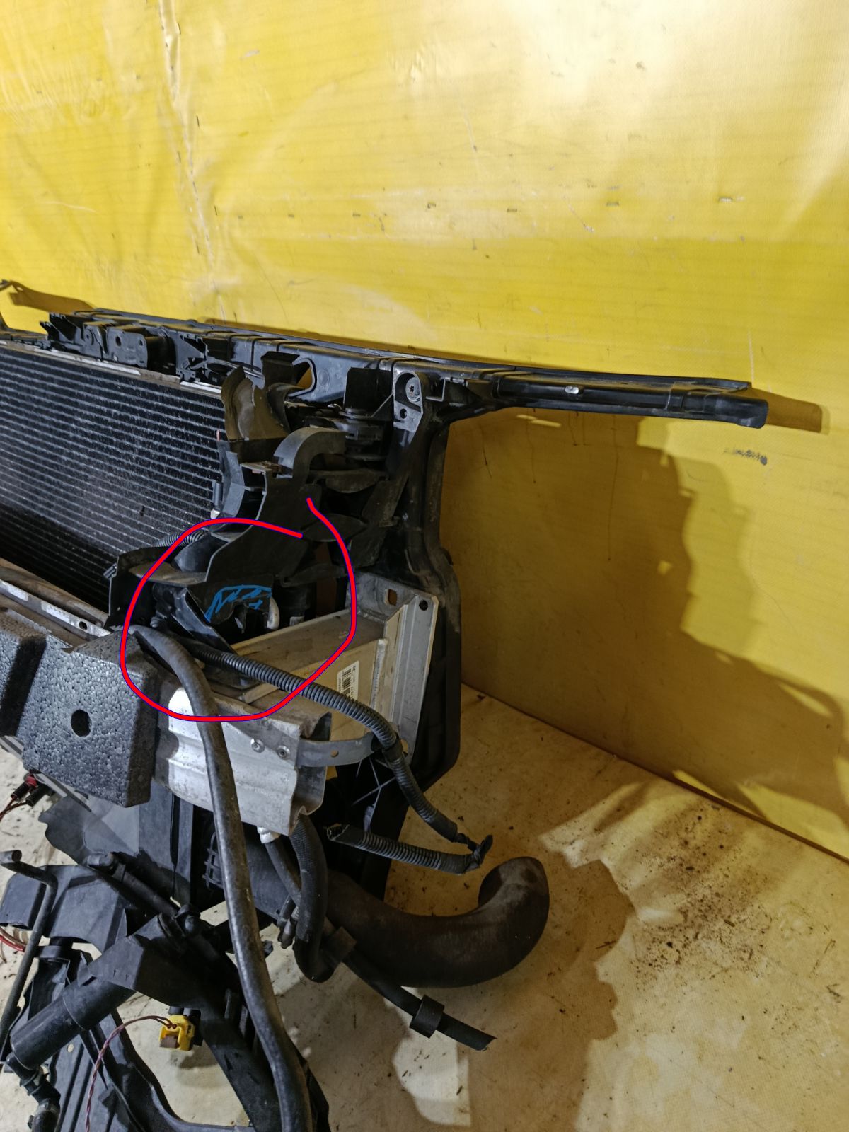 Телевизор на Audi A4 8K CDH Фото 3