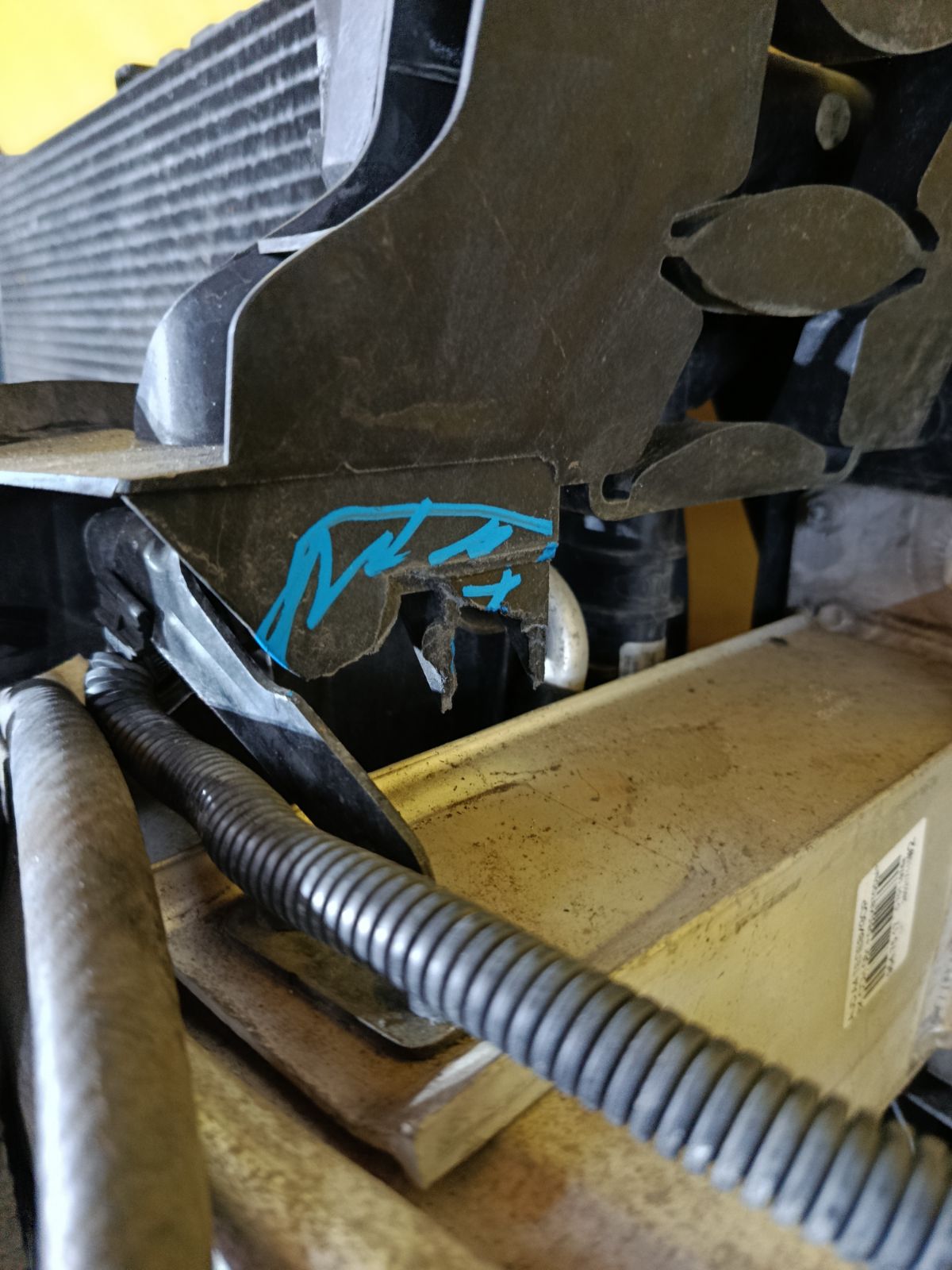 Телевизор на Audi A4 8K CDH Фото 4