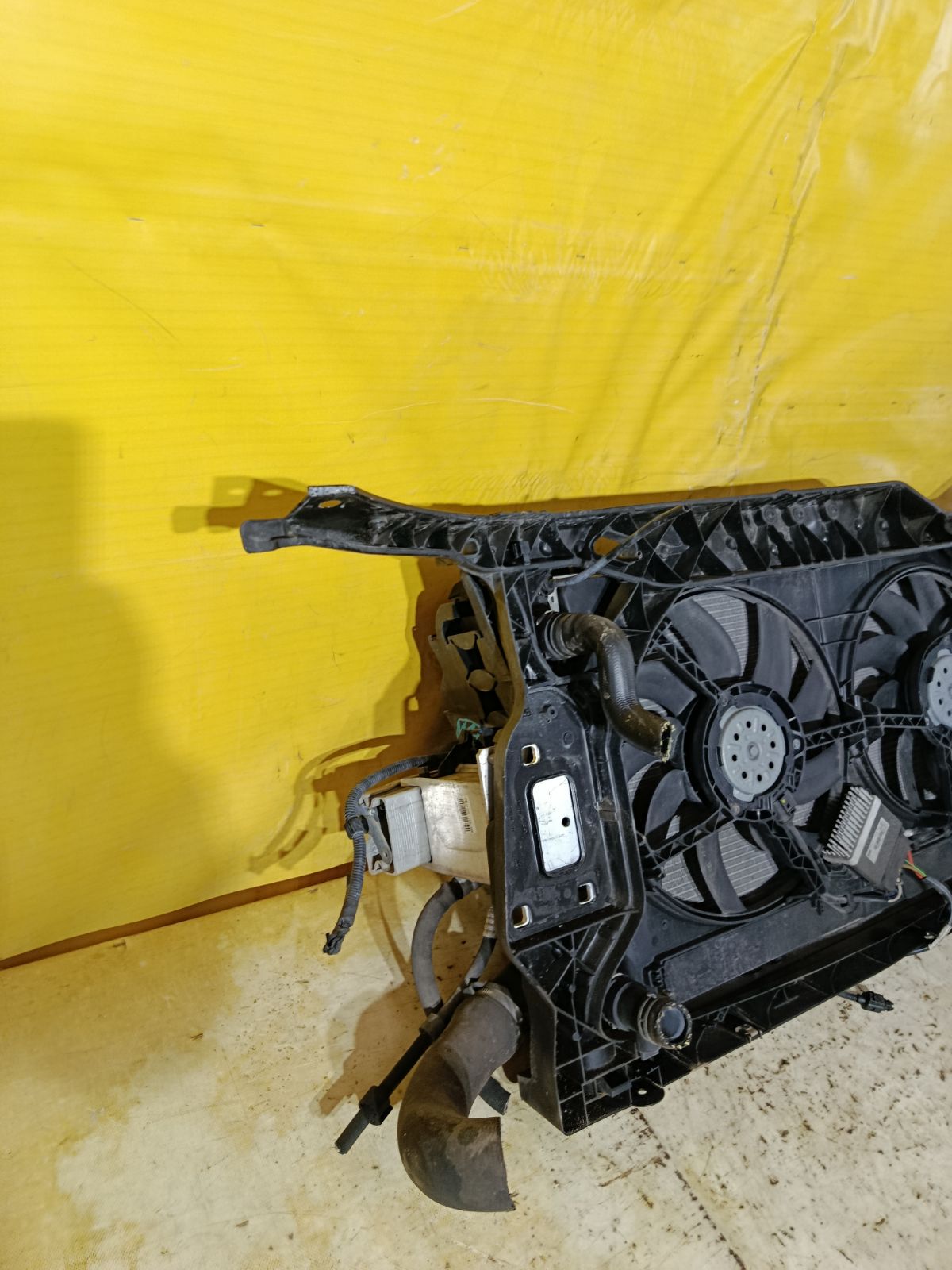 Телевизор на Audi A4 8K CDH Фото 10