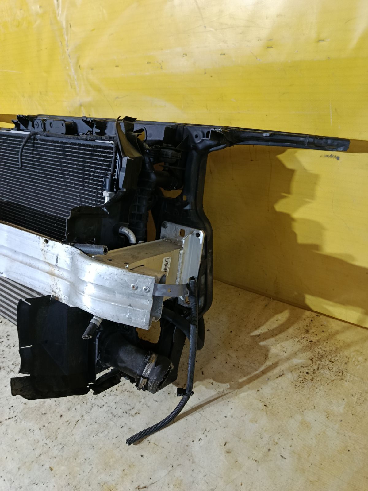 Телевизор на Audi A4 8K CDN Фото 3