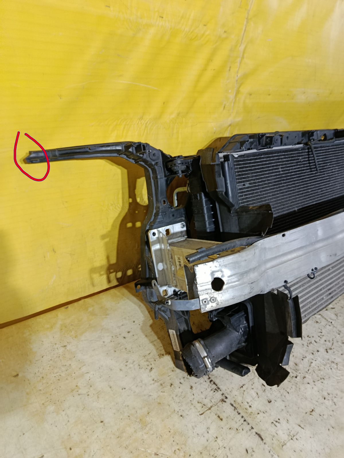 Телевизор на Audi A4 8K CDN Фото 4